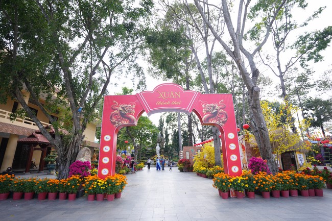 Hoàn tất mô hình đón xuân Giáp Thìn