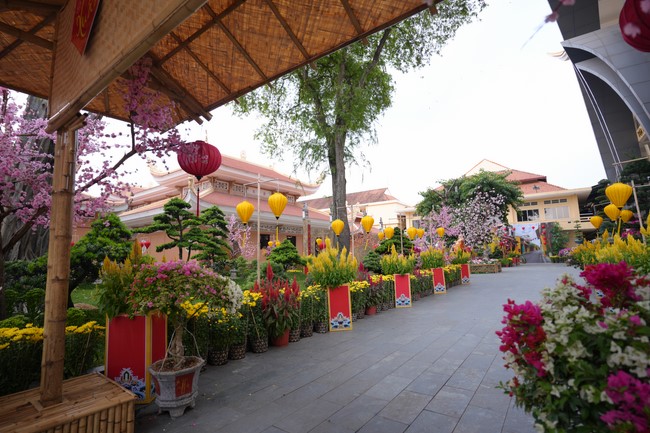 Hoàn tất mô hình đón xuân Giáp Thìn