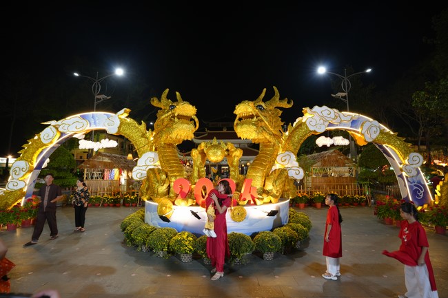 Hoàn tất mô hình đón xuân Giáp Thìn