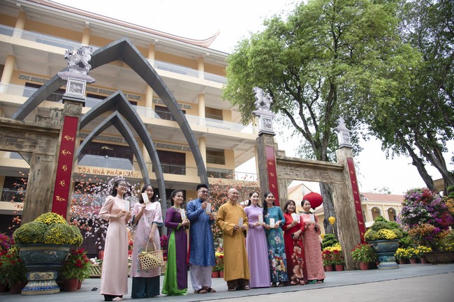 Sightseeing in Spring 2024