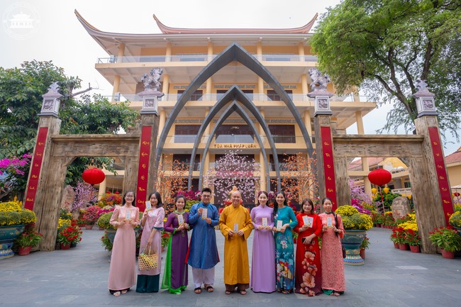 Sightseeing in Spring 2024