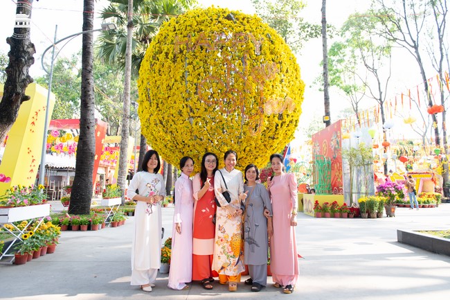 Sightseeing in Spring 2024