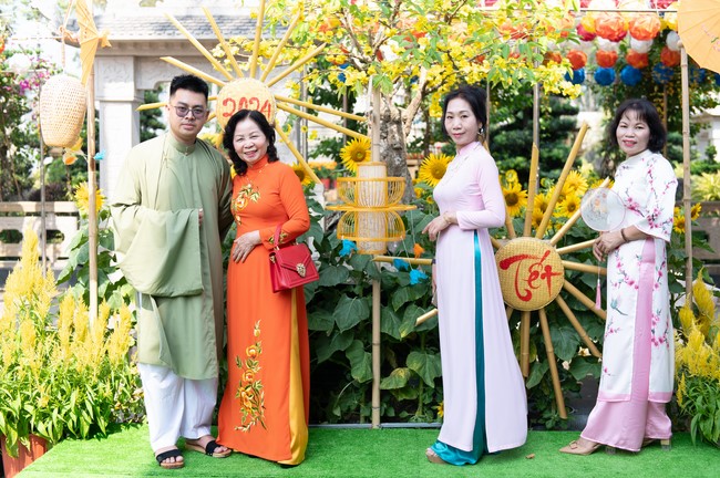 Sightseeing in Spring 2024