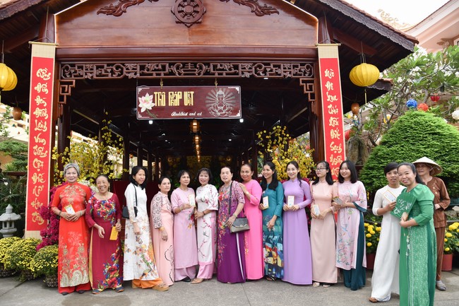 Sightseeing in Spring 2024