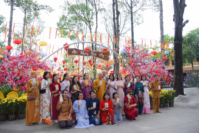 Sightseeing in Spring 2024