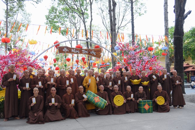 Welcome the Spring beside the Master