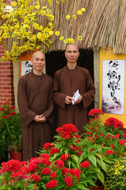 Welcome the Spring beside the Master