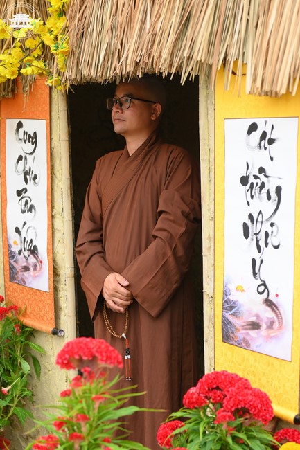 Welcome the Spring beside the Master