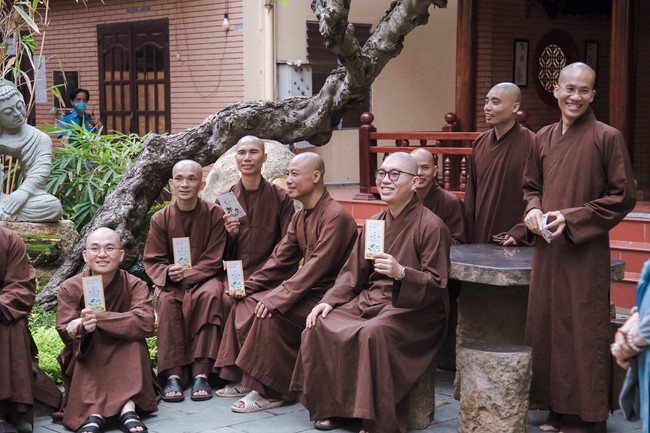 Welcome the Spring beside the Master