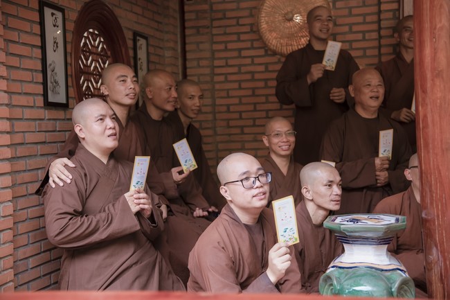 Welcome the Spring beside the Master