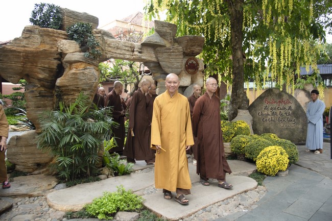 Welcome the Spring beside the Master