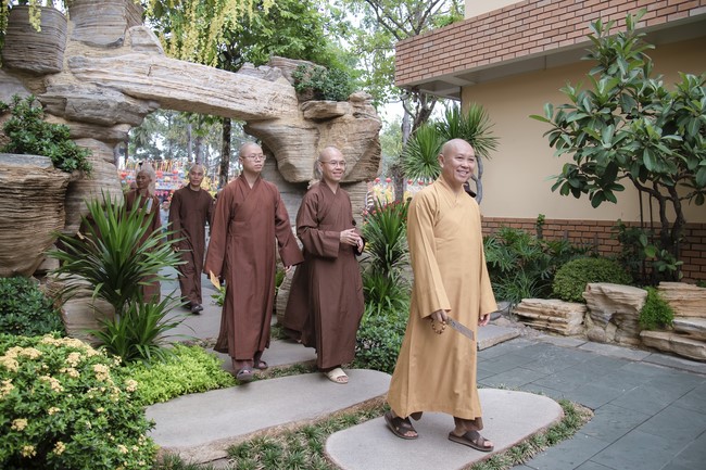 Welcome the Spring beside the Master