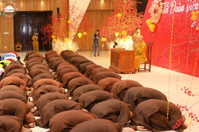 Welcome the Spring beside the Master