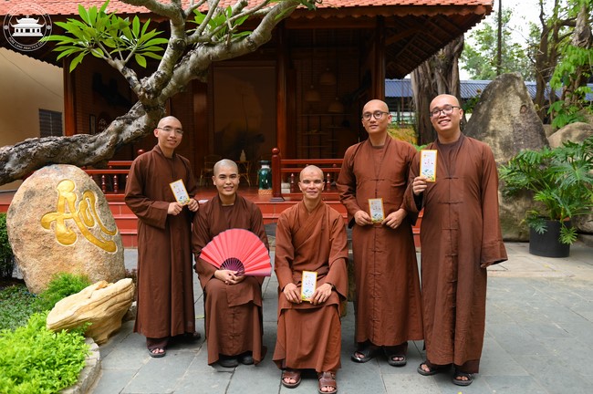 Welcome the Spring beside the Master