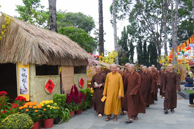 Welcome the Spring beside the Master