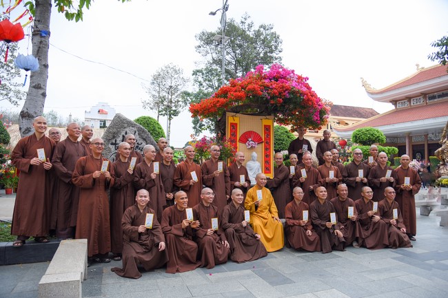 Welcome the Spring beside the Master