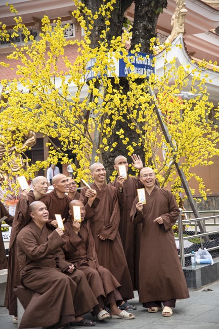 Welcome the Spring beside the Master