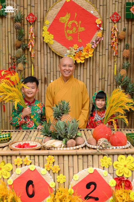 Welcome the Spring beside the Master