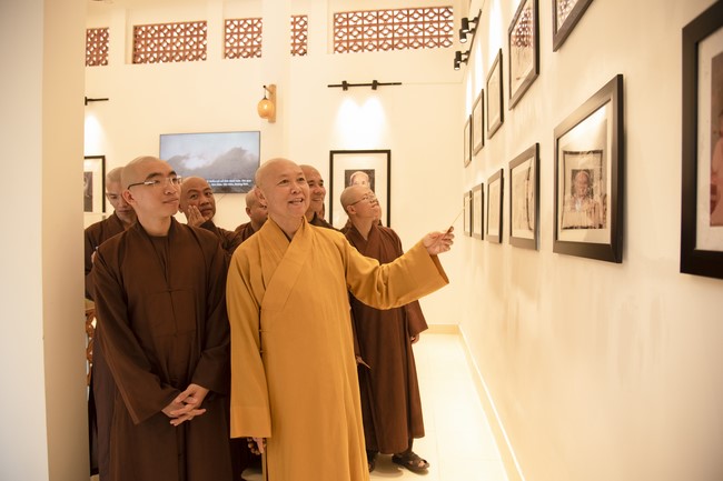 Welcome the Spring beside the Master