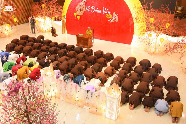 Welcome the Spring beside the Master