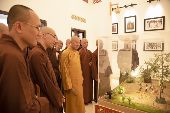 Welcome the Spring beside the Master