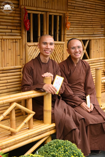 Welcome the Spring beside the Master