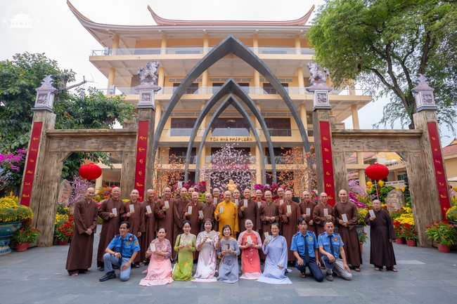 Welcome the Spring beside the Master