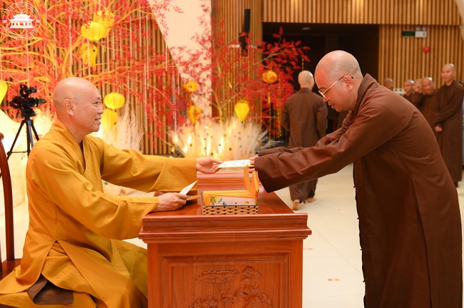 Welcome the Spring beside the Master