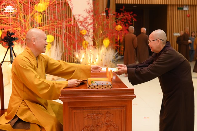 Welcome the Spring beside the Master