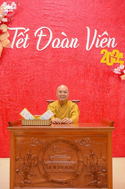 Welcome the Spring beside the Master