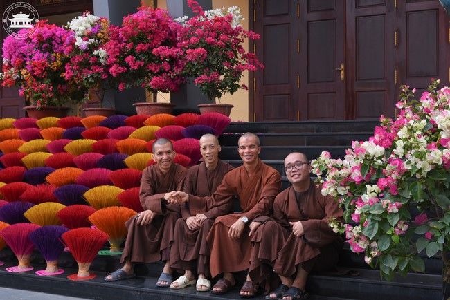 Welcome the Spring beside the Master