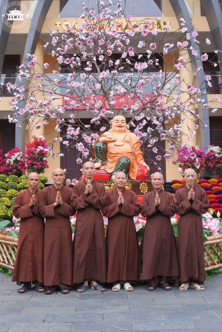 Welcome the Spring beside the Master