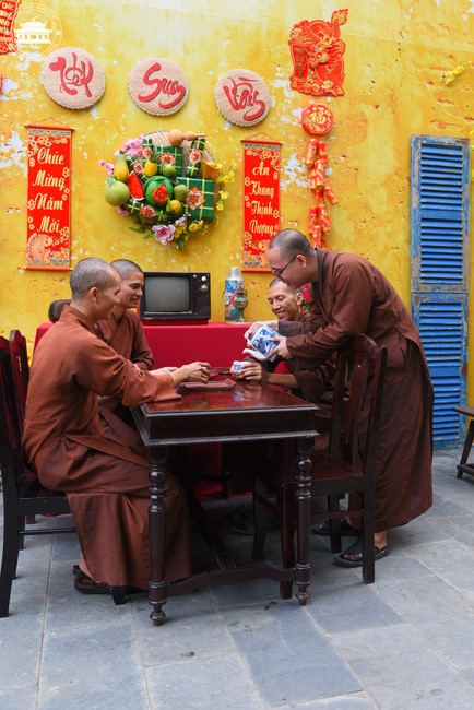 Welcome the Spring beside the Master