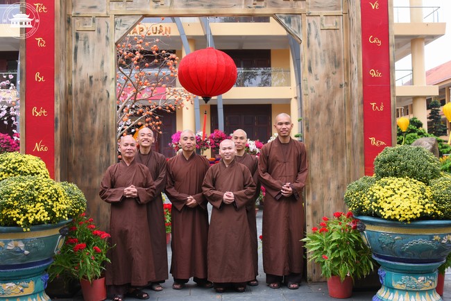 Welcome the Spring beside the Master