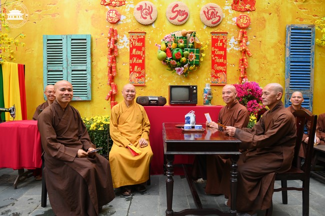 Welcome the Spring beside the Master