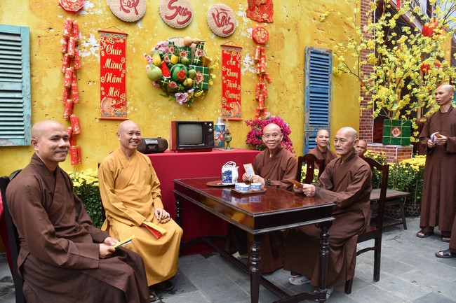 Welcome the Spring beside the Master