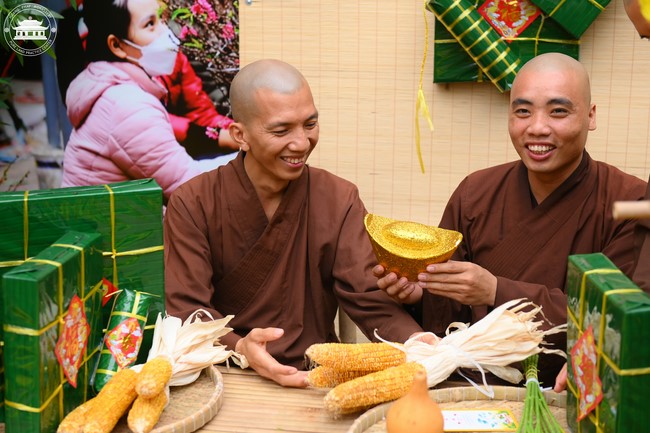 Welcome the Spring beside the Master