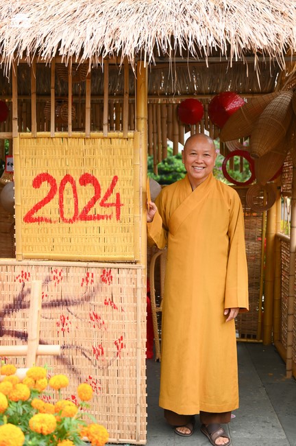 Welcome the Spring beside the Master