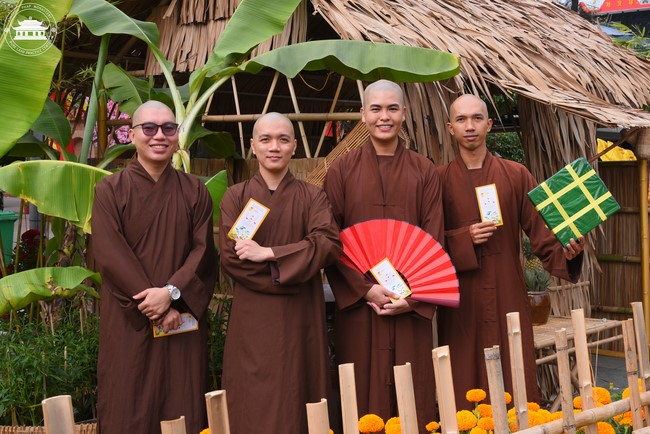 Welcome the Spring beside the Master