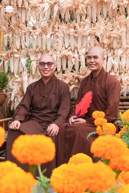 Welcome the Spring beside the Master