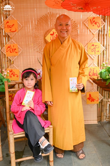 Welcome the Spring beside the Master