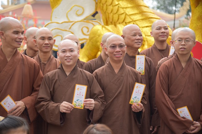 Welcome the Spring beside the Master