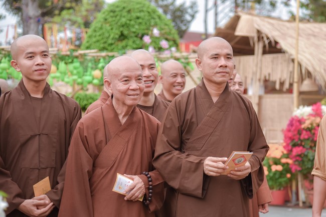 Welcome the Spring beside the Master