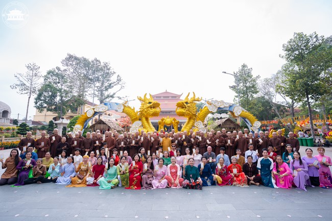 Welcome the Spring beside the Master