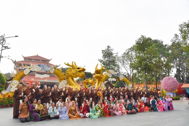 Welcome the Spring beside the Master