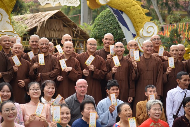 Welcome the Spring beside the Master