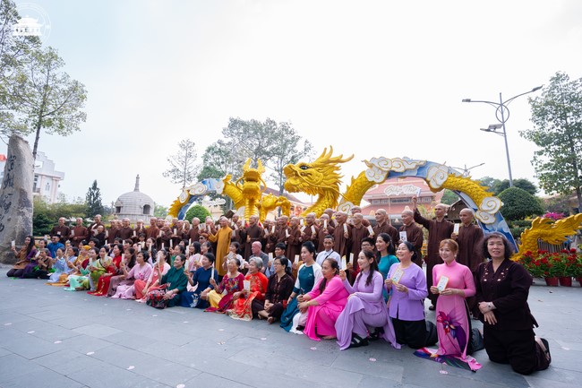 Welcome the Spring beside the Master