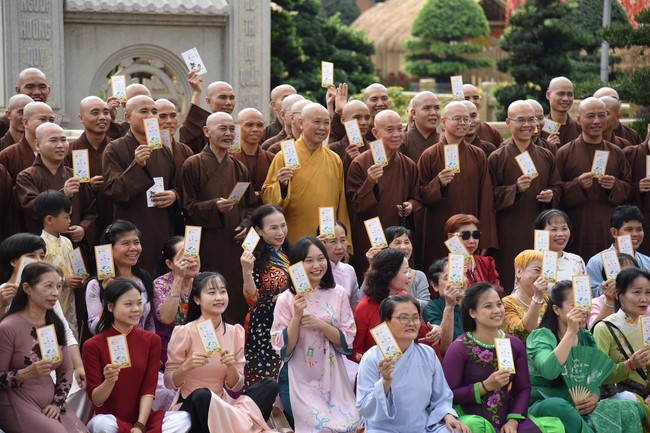 Welcome the Spring beside the Master