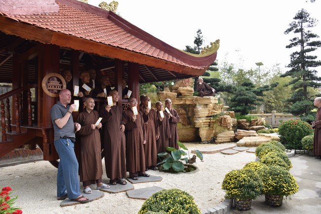 Welcome the Spring beside the Master