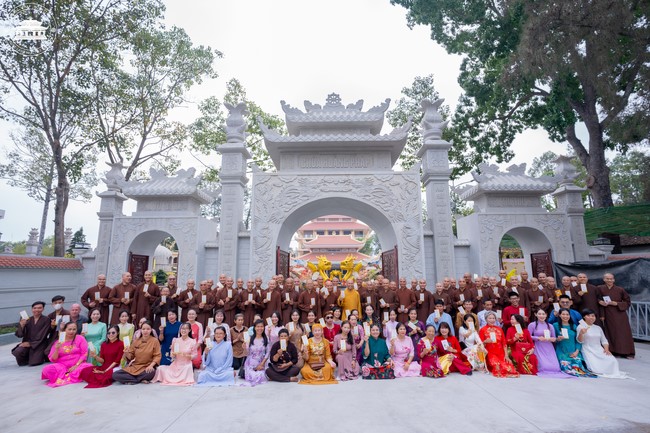 Welcome the Spring beside the Master